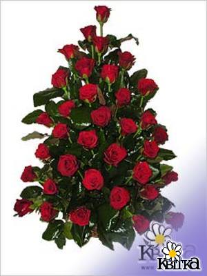Цветочная композиция Бордо.Композиция треугольной формы из 35-ти бордовых роз в корзине. Высота 50 см.