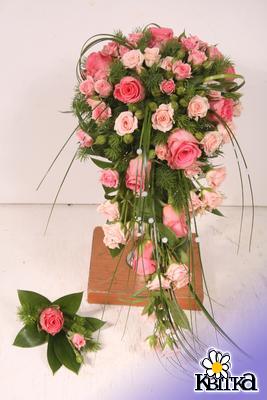 Цветочная композиция Candy.Букет невесты в насыщенных розовых тонах. Диаметр букета около 25 см.
