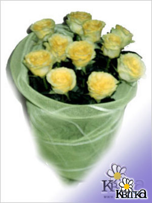Цветочная композиция Jeunesse.Букет кругового обзора из 11 желтых роз. Высота букета 60-70см. Декорирован сеточкой.