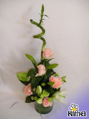 Цветочная композиция Нюанс. Композиция из роз, хризантемы, драцены и лилии. Специально для капризных женщин ) 