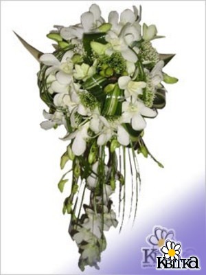 Цветочная композиция Жизель.Свадебный букет невесты "Жизель" выполнен в форме капли в бело-зеленом тоне. В букете использованы фрезия, дендробиум, беаграсс, трахелиум. Диаметр букета  - около 22 см.